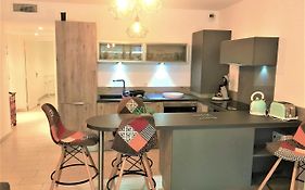 Centre Juan Les Pins 1 Bedroom With Ac, Swimming Pool And Parking
